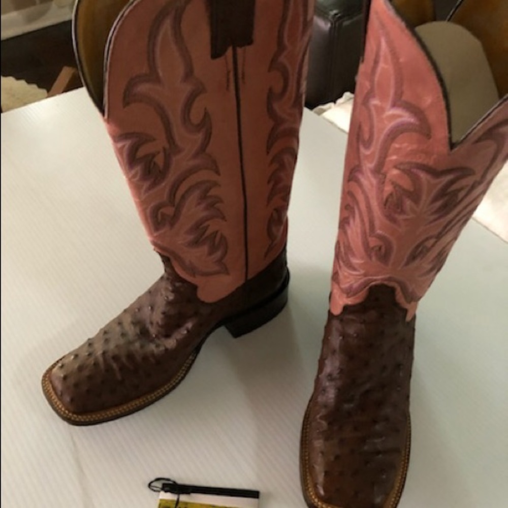 Women’s cowboy boots 👢